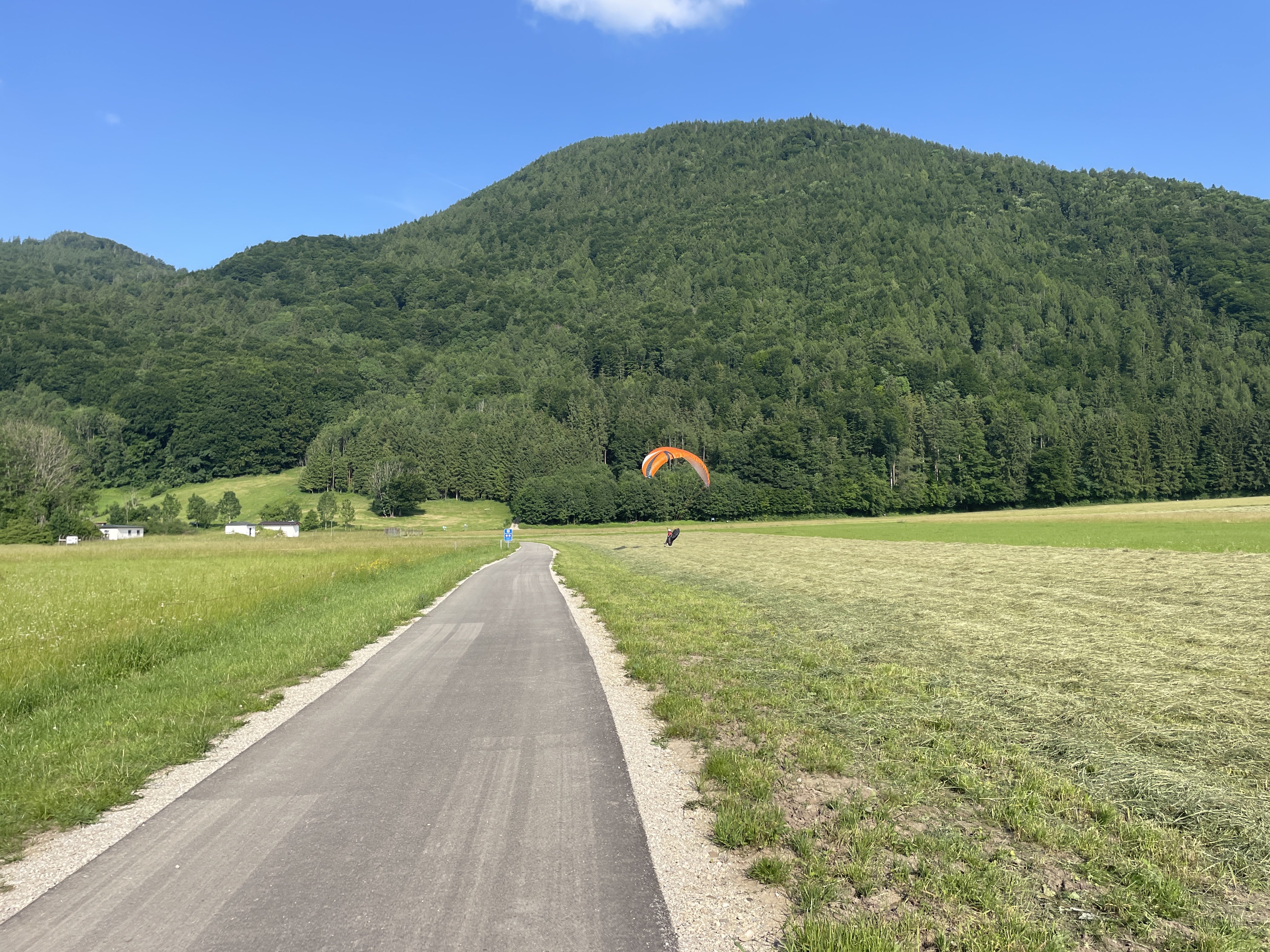 Q8JM+P7 Landeplatz Kampenwand, 83229 Aschau im Chiemgau, Germany / 11-06-2025 17:21 / 20.28 °C en licht bewolkt