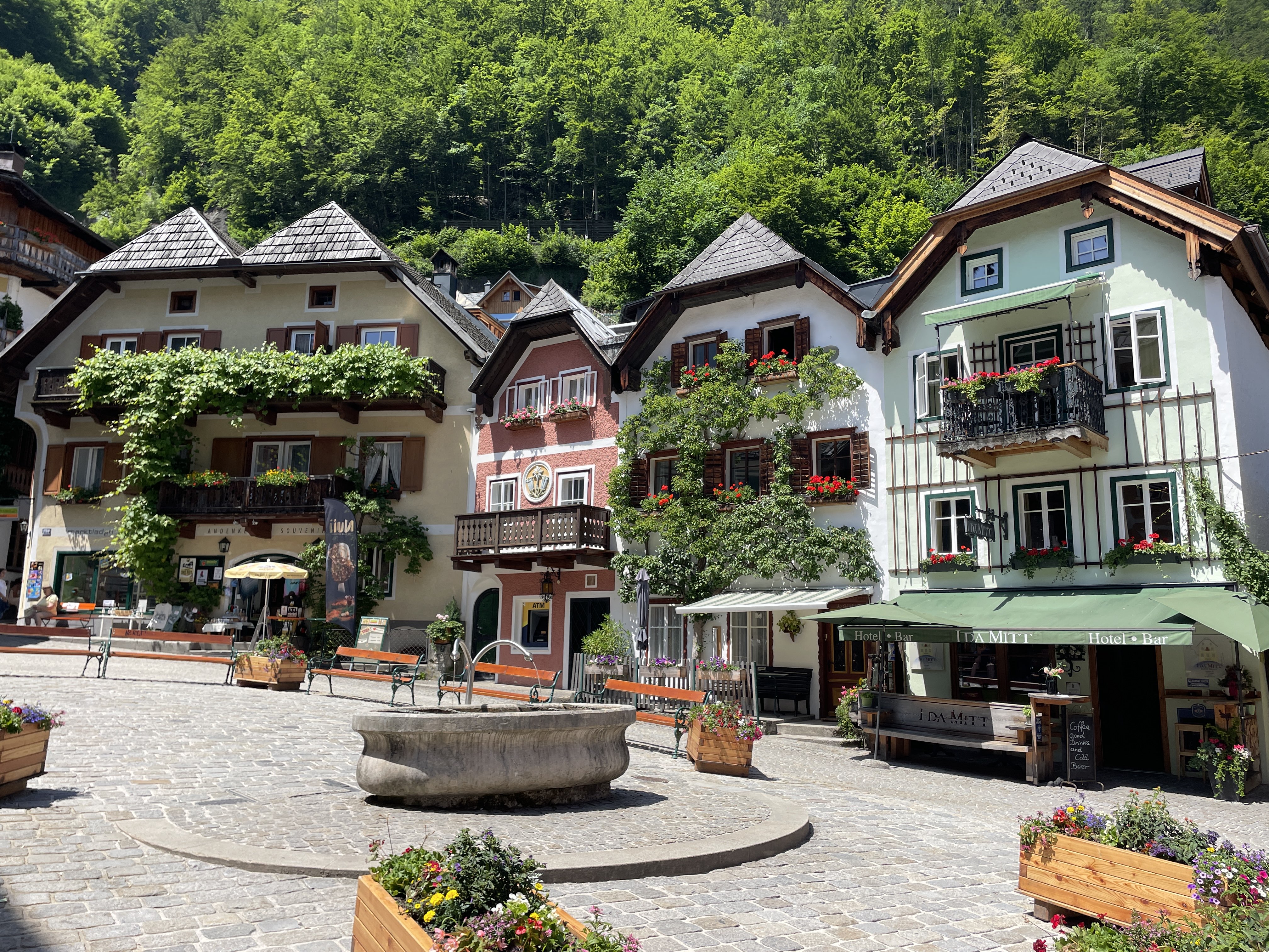Marktpl. 45, 4830 Hallstatt, Austria / 18-06-2025 12:55 / 28.25 °C en licht bewolkt
