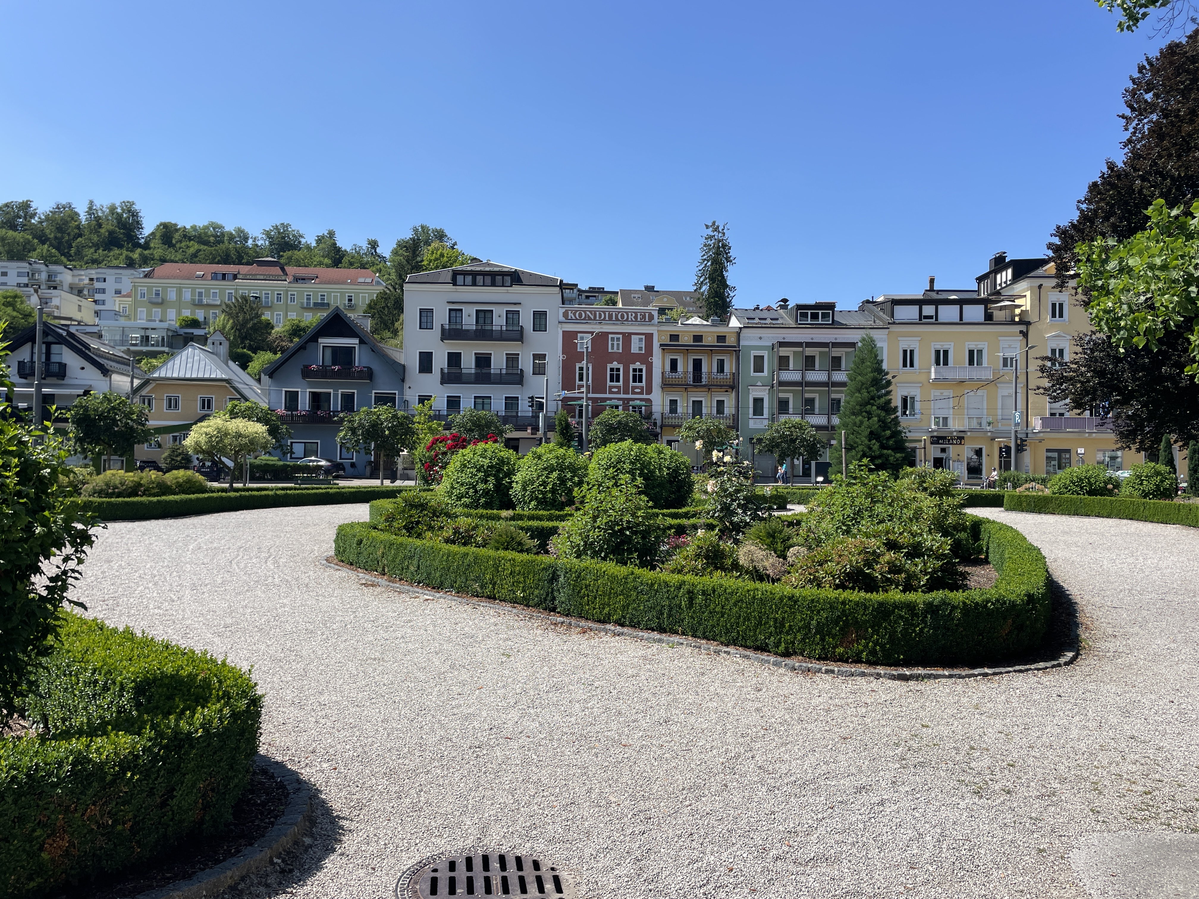 Kurpark, Franz Josef Platz 9, 4810 Gmunden, Austria / 20-06-2025 15:12 / 25.91 °C en onbewolkt